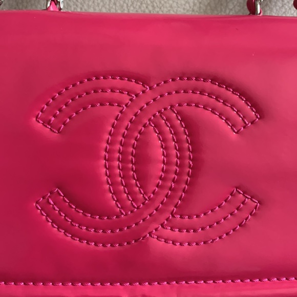 ✨HOST PICK✨CHANEL AUTH HOT PINK Patent Leather Bag - Picture 2 of 16